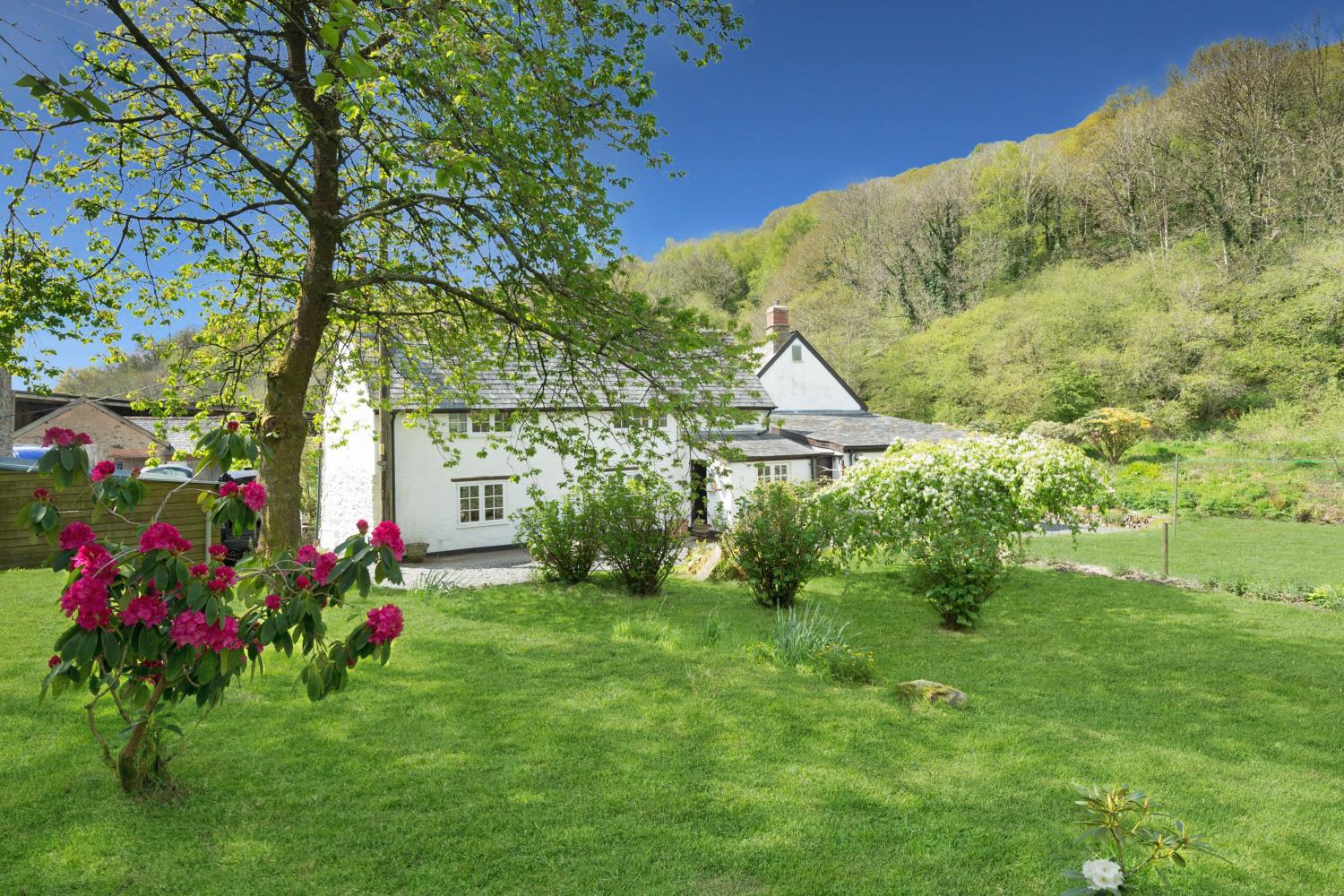 Bratton Mill Cottage with Riverside Garden