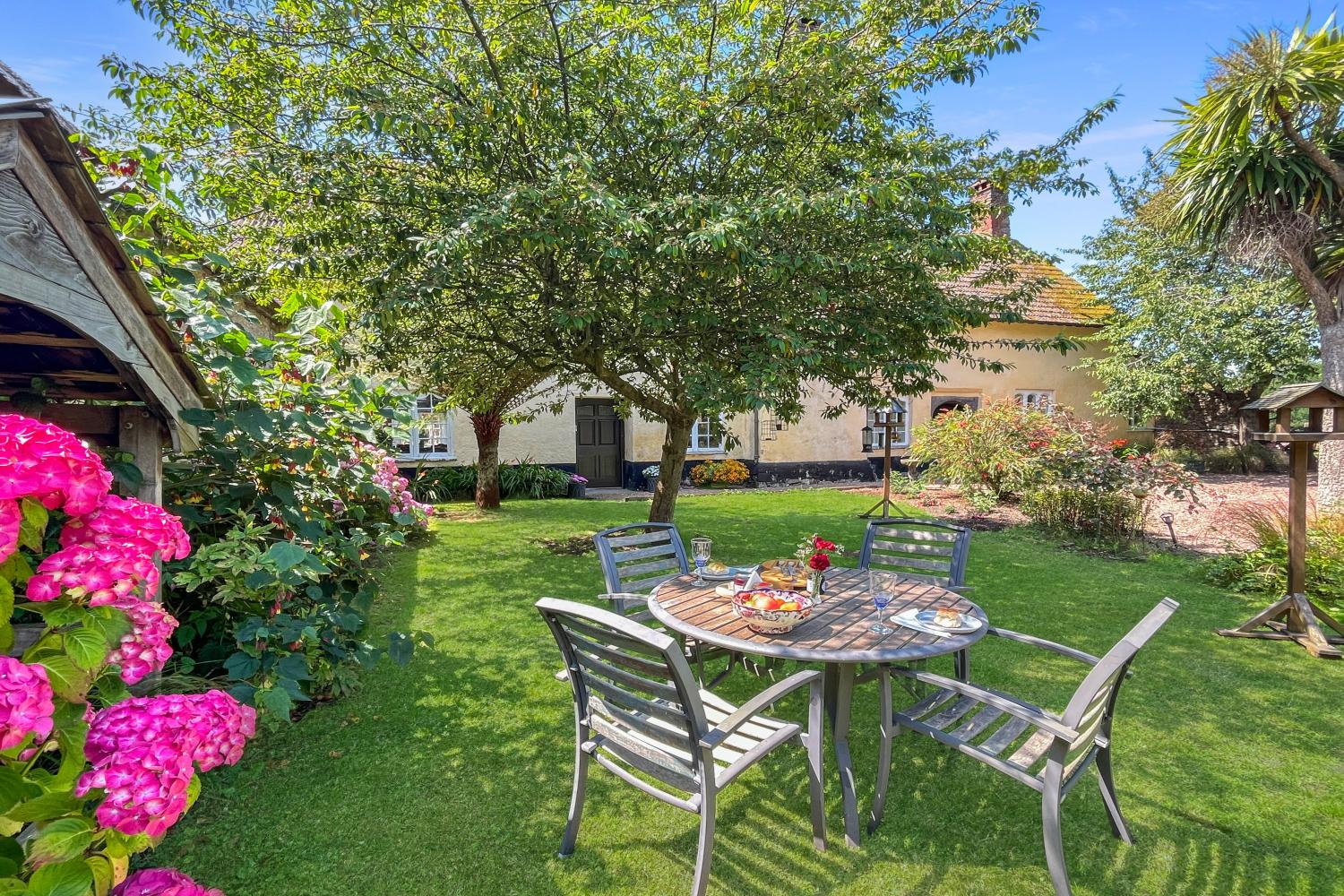 Front garden, outdoor seating area